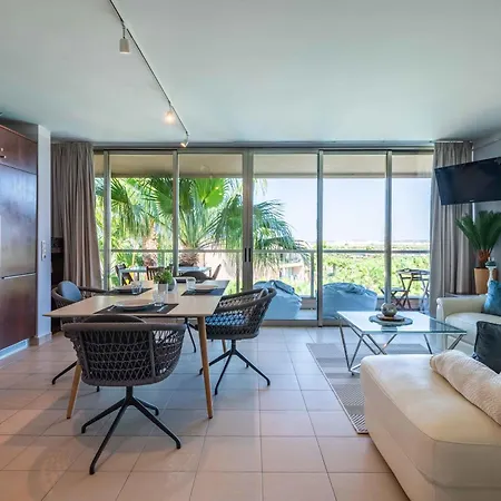 Luxury Apartment, And Swimming Pool *